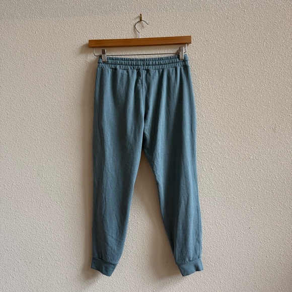 Vuori Women's Performance Joggers in a Shade Heather, size XS - Picture 6 of 6